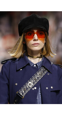Details Christian Dior , Details Dior Fall 2018 Ready-to-Wear , Детали показа Кристиан Диор , Детали показа Диор осень зима 2018 , Fashion show , неделя моды в Париже , PFW , Мария Грация Кьюри , Mainstyles